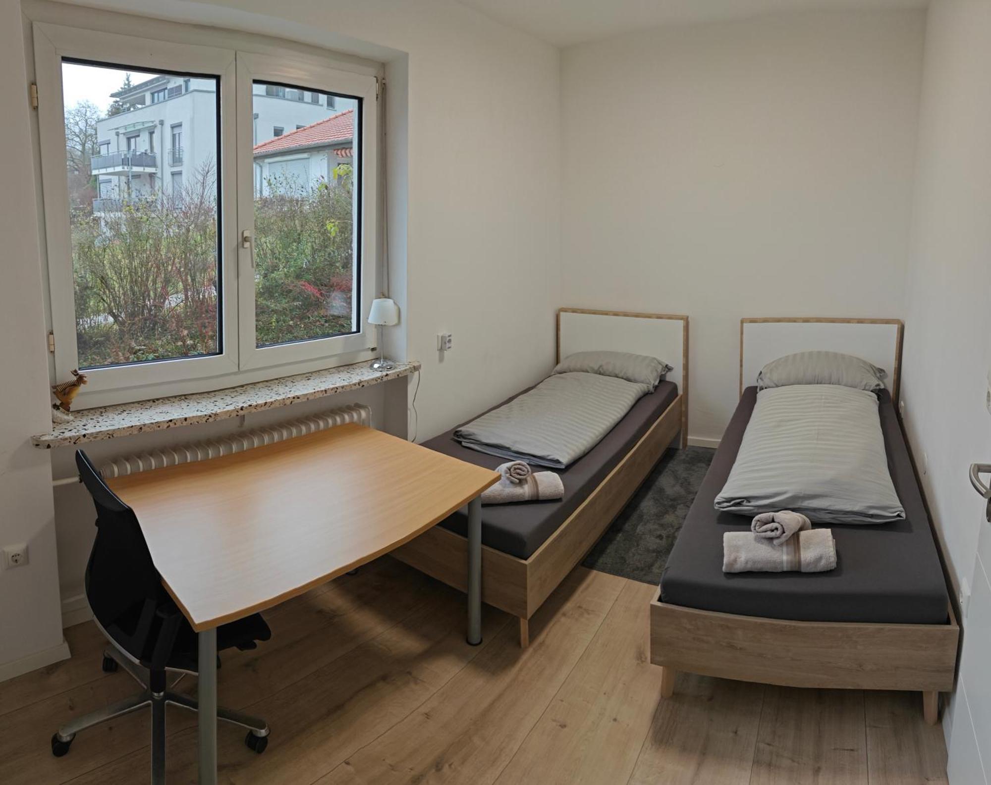 Ferienwohnung "Sorgenfrei" In Coburg ! - Im Eg Mit Privatparkplatz & Balkon Eksteriør bilde