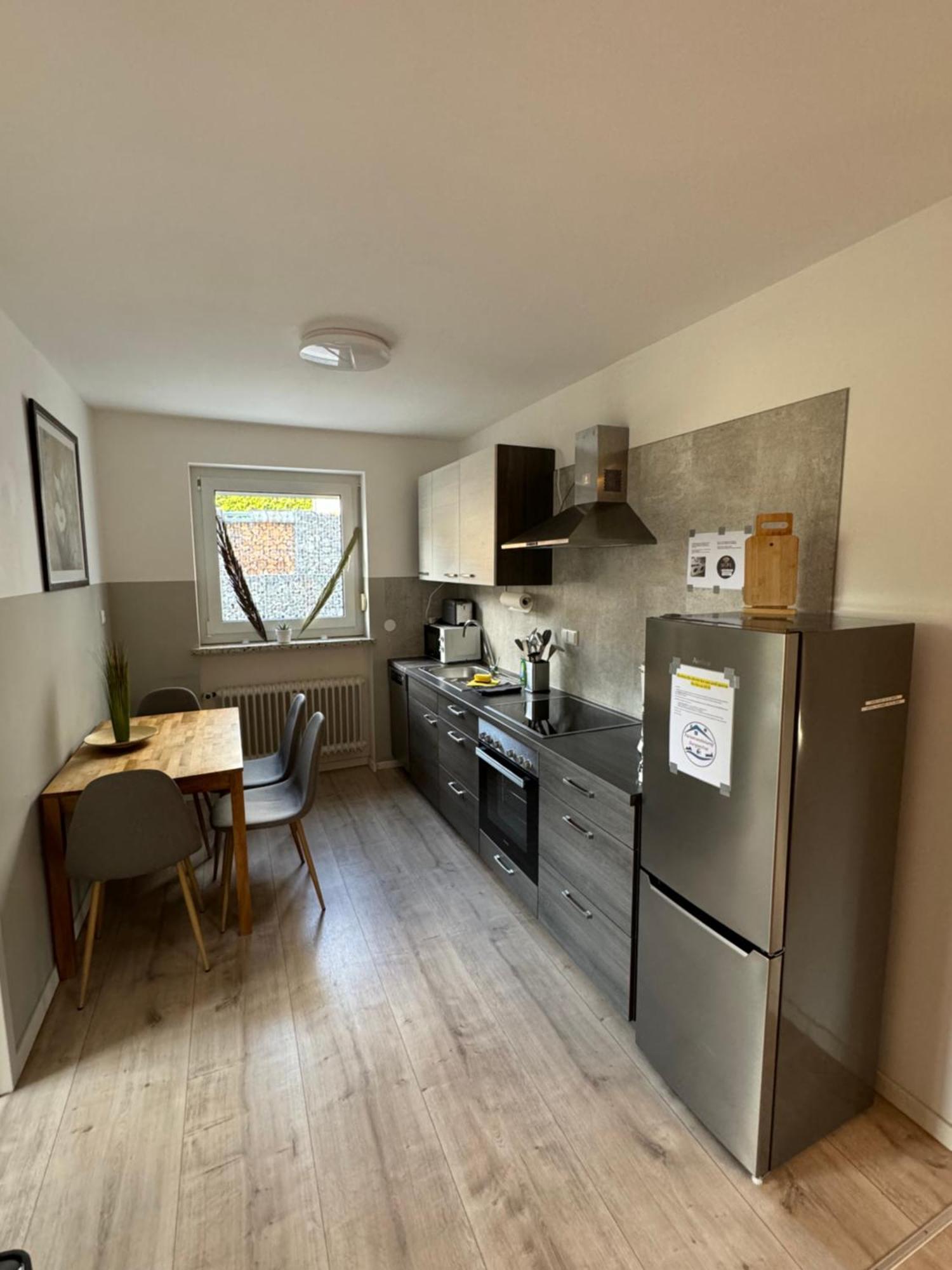 Ferienwohnung "Sorgenfrei" In Coburg ! - Im Eg Mit Privatparkplatz & Balkon Eksteriør bilde