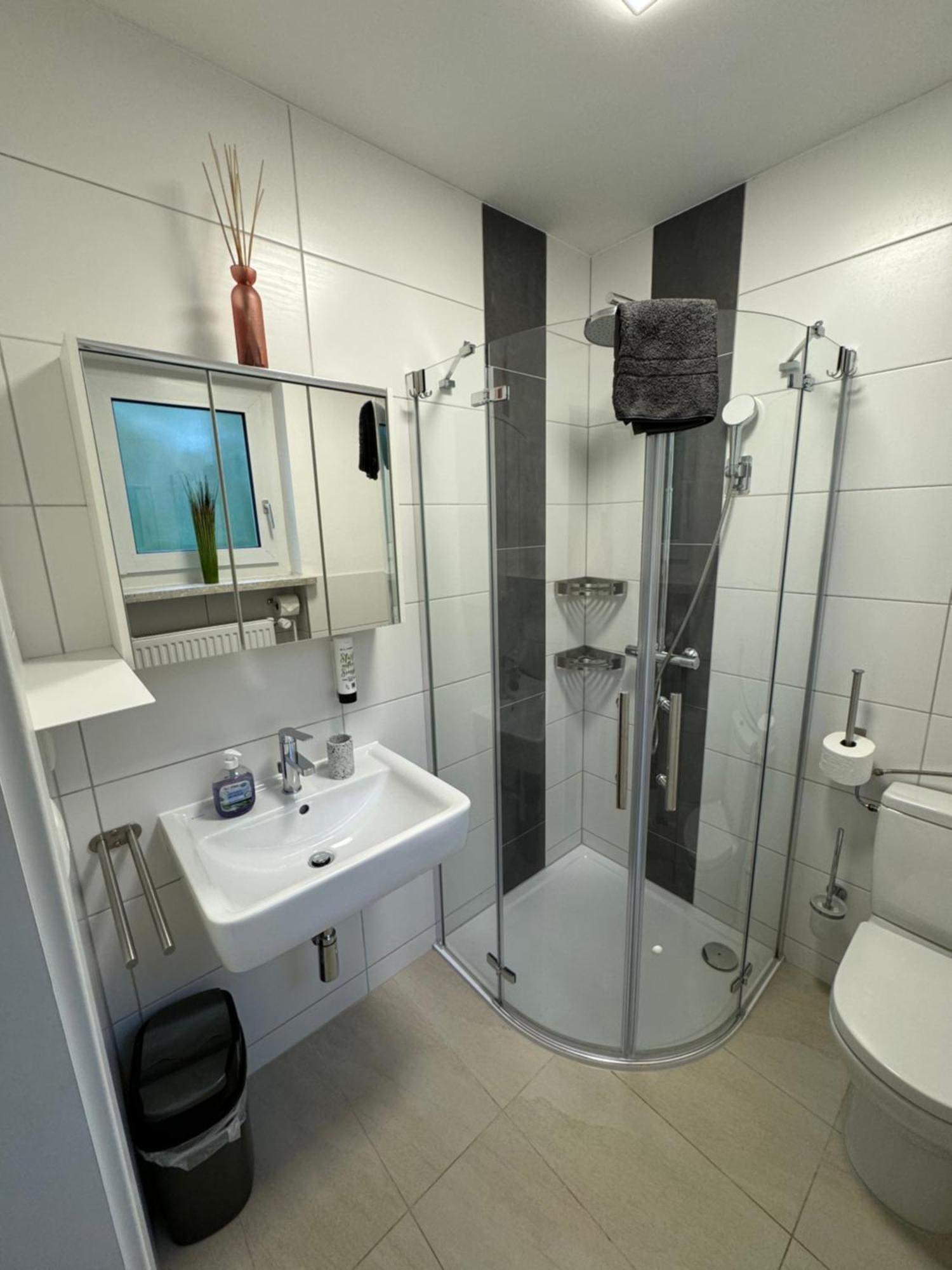 Ferienwohnung "Sorgenfrei" In Coburg ! - Im Eg Mit Privatparkplatz & Balkon Eksteriør bilde